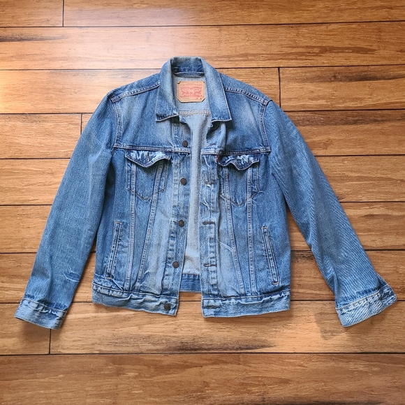 Levi's Denim Jacket (M)